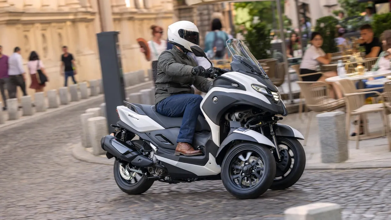 Yamaha'dan dünyanın ilk hava yastıklı motosikleti: İşte yeni üç tekerlekli Tricity 300