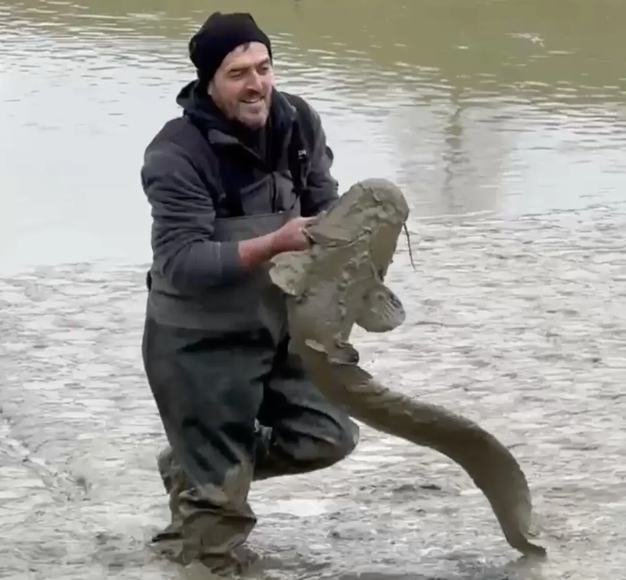 46 yıl sonra ortaya çıktı! Gölet suyu bir anda yeraltına indi