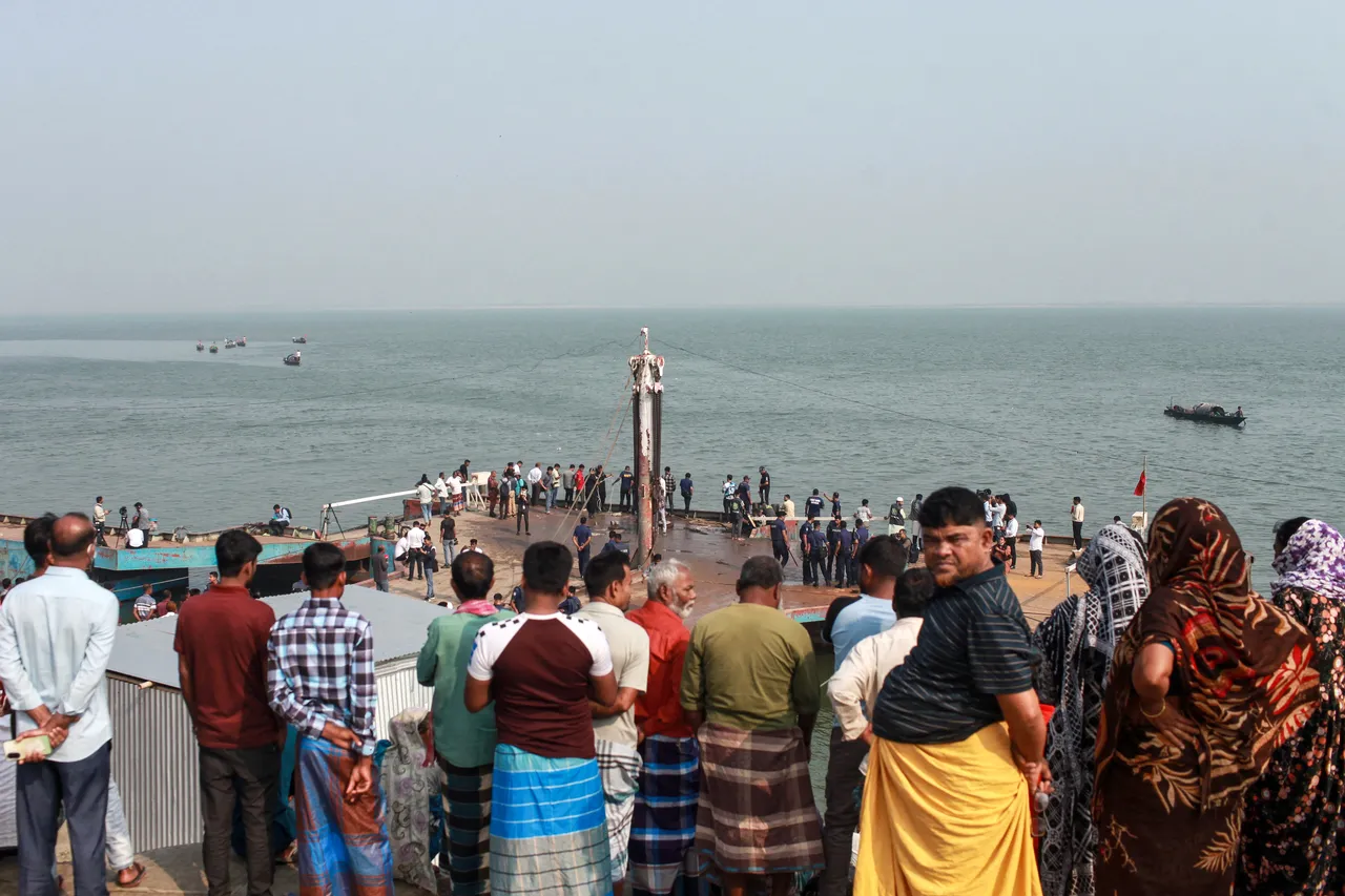 Bangladeşte facia! Yolcu otobüsü nehre uçtu: Çok sayıda ölü var