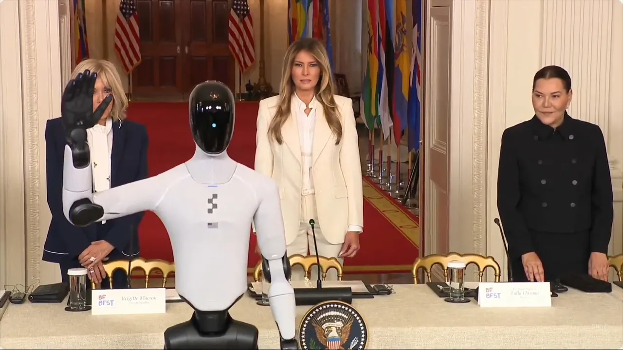 Beyaz Sarayda bir ilk! Melania Trump zirveye insansı robotla katıldı