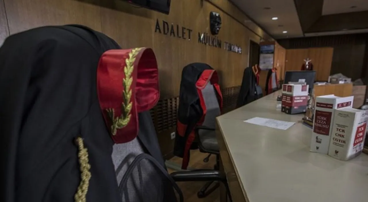 İstinaftan emsal karar! Terlik 'silah' sayılır mı sorusu cevap buldu