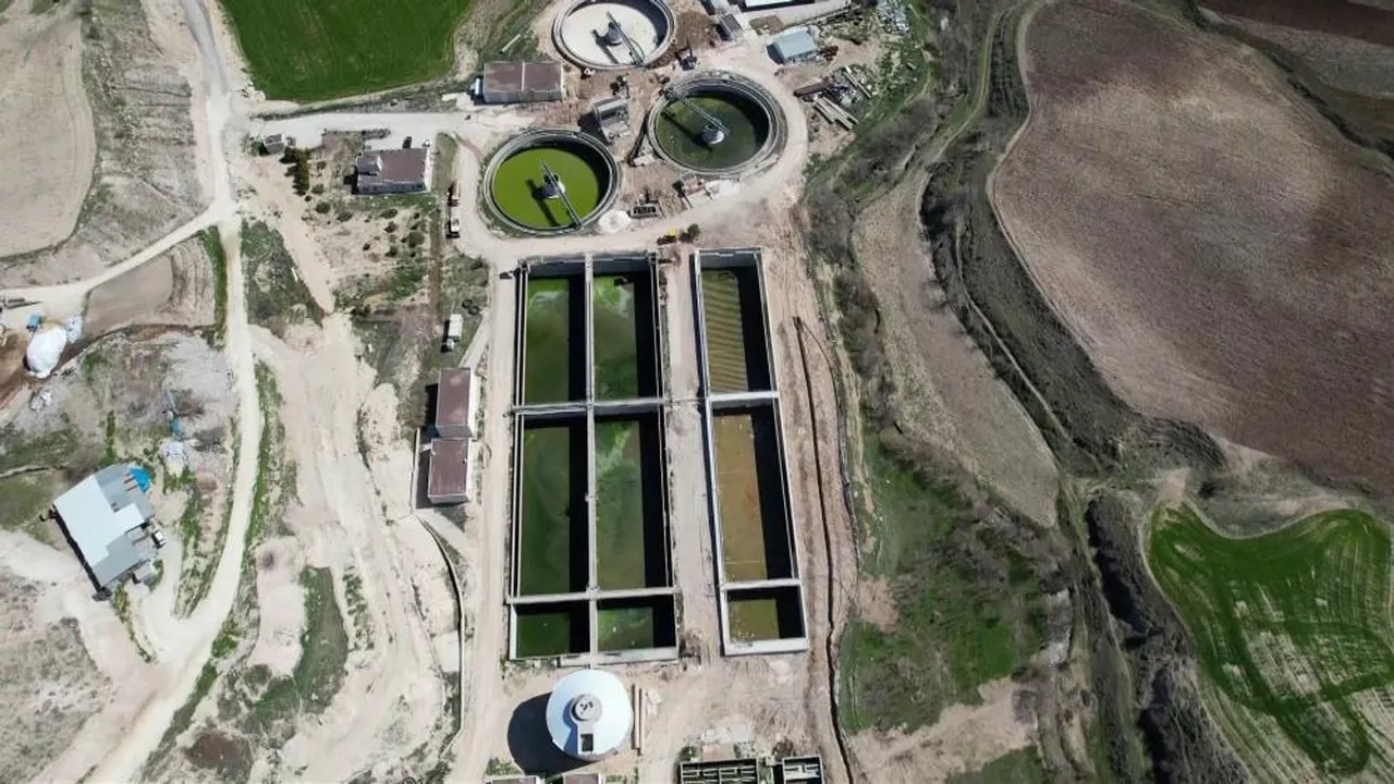 Kanalizasyon atığı döküldü! Atatürk Barajı siyaha büründü