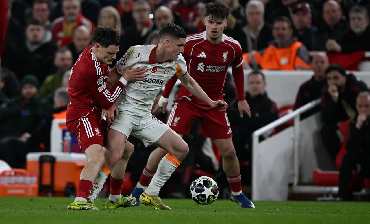 Liverpool'u İstanbul'da 1-0 yenen Galatasaray, deplasmanda 4-0 mağlup olarak, Şampiyonlar Ligi'ne son 16 turunda veda etmişti.