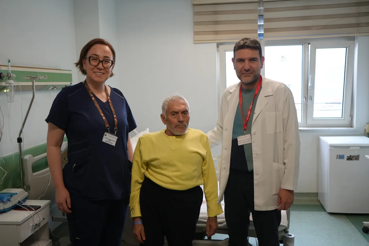 Nefes darlığı ve halsizlik şikayetleri vardı! Kalbi 3 saat durdurularak hayata döndürüldü