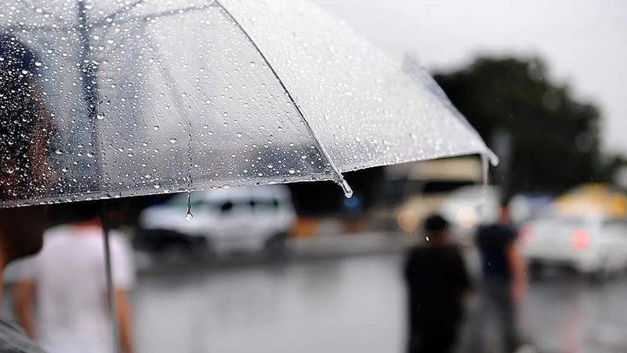 Sağanak bir anda bastırdı! 4 ilçede eğitime ara verildi