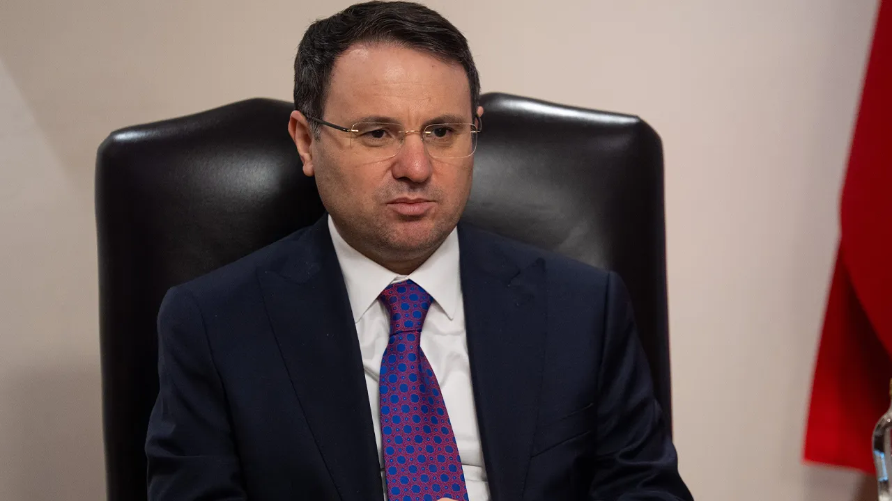 Tapu kumpasının ayrıntıları netleşiyor: Özel’i dört günde sekiz defa aramış