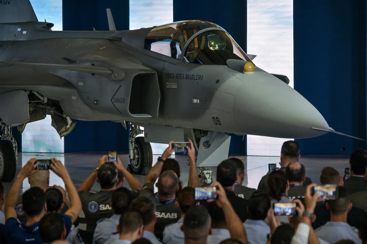 Ülkede tarihi gün! İlk süpersonik savaş uçakları görücüye çıktı