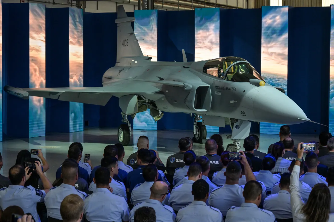 Ülkede tarihi gün! İlk süpersonik savaş uçakları görücüye çıktı