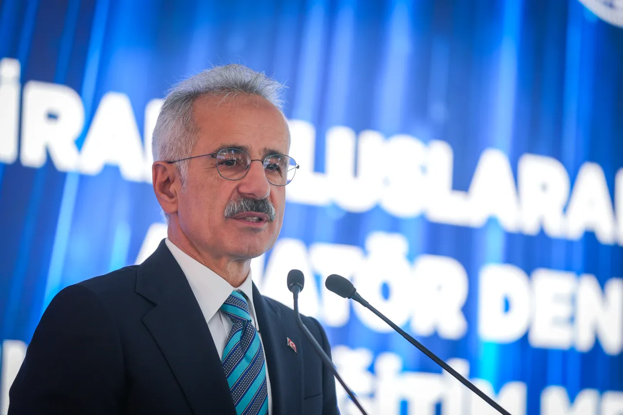 Ulaştırma ve Altyapı Bakanı Abdulkadir Uraloğlu