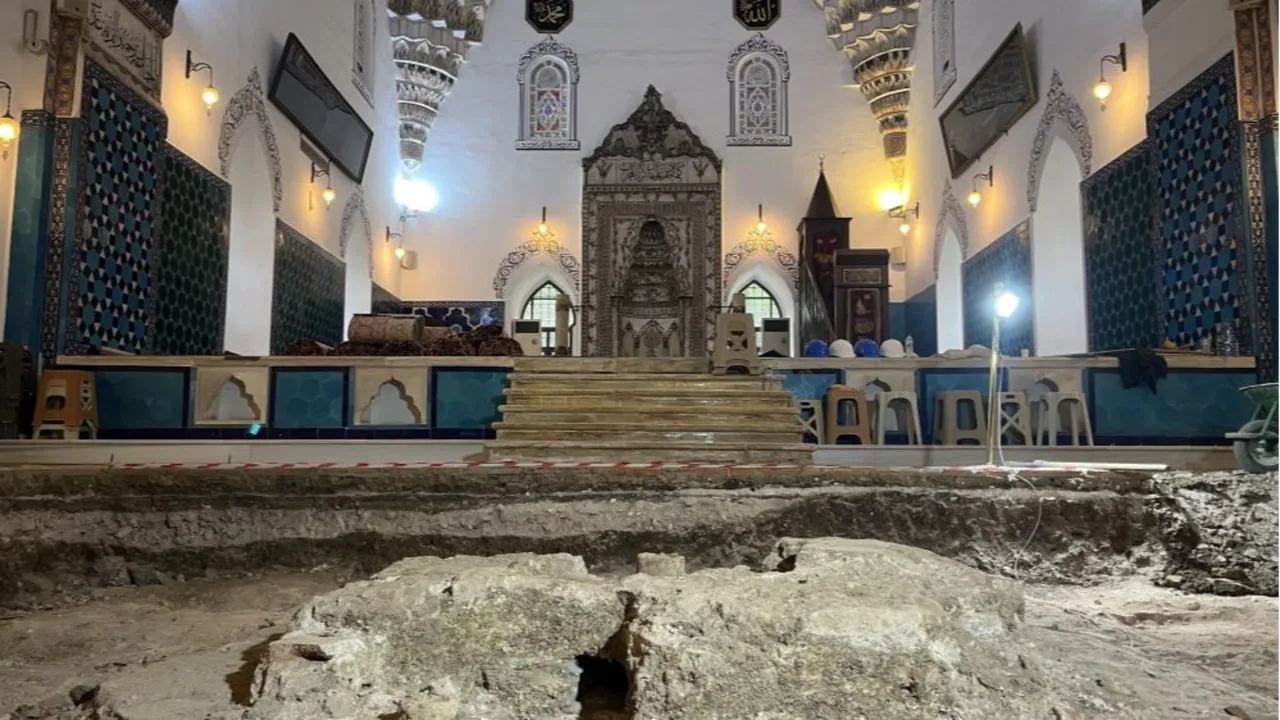 600 yıl sonra ortaya çıkarıldı! Tarihi camide heyecanlandıran detay