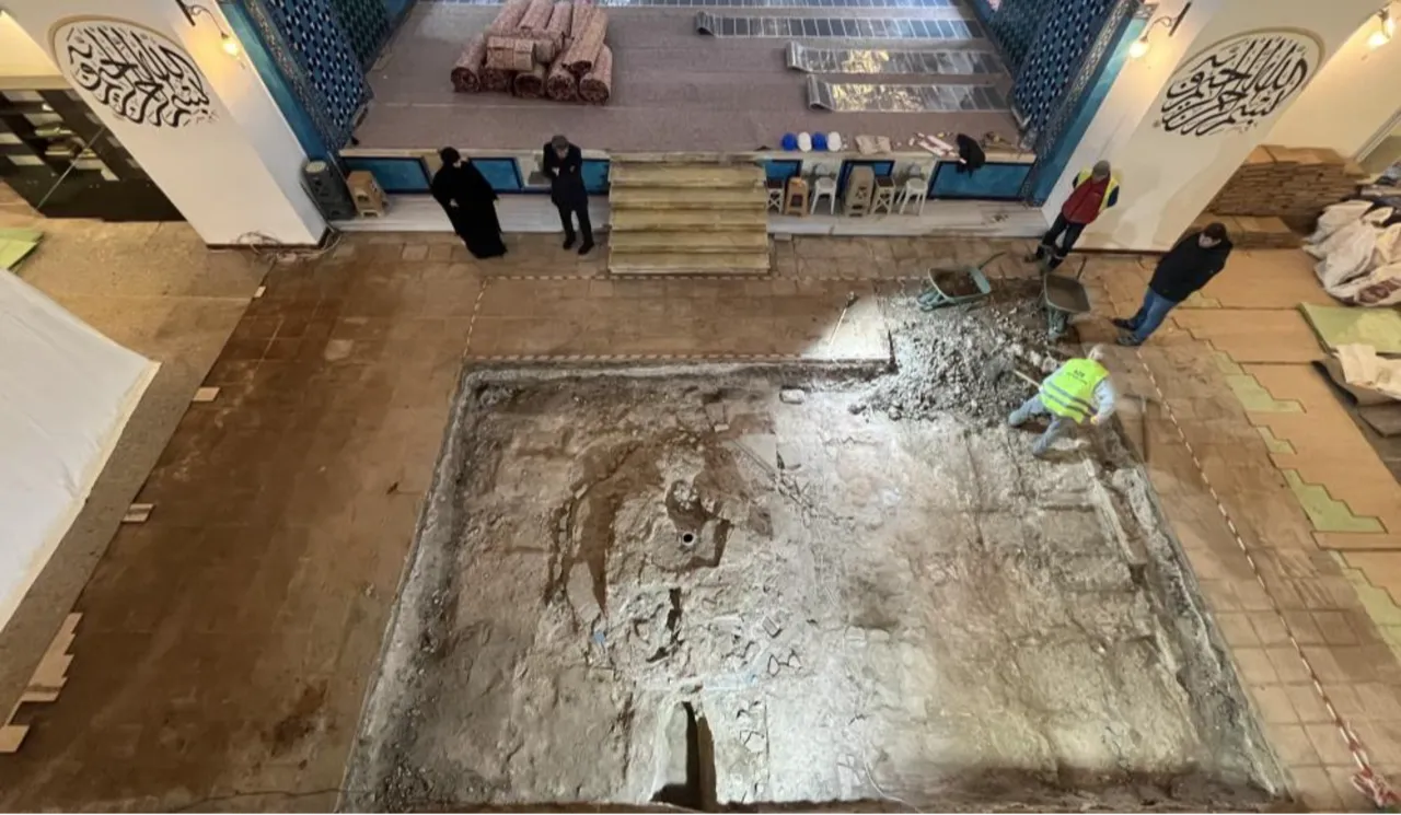 600 yıl sonra ortaya çıkarıldı! Tarihi camide heyecanlandıran detay