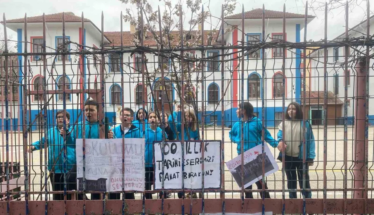 Ankara'nın simge okulu  Mimar Kemal Ortaokulu kapatılacak mı? Resmi açıklama geldi