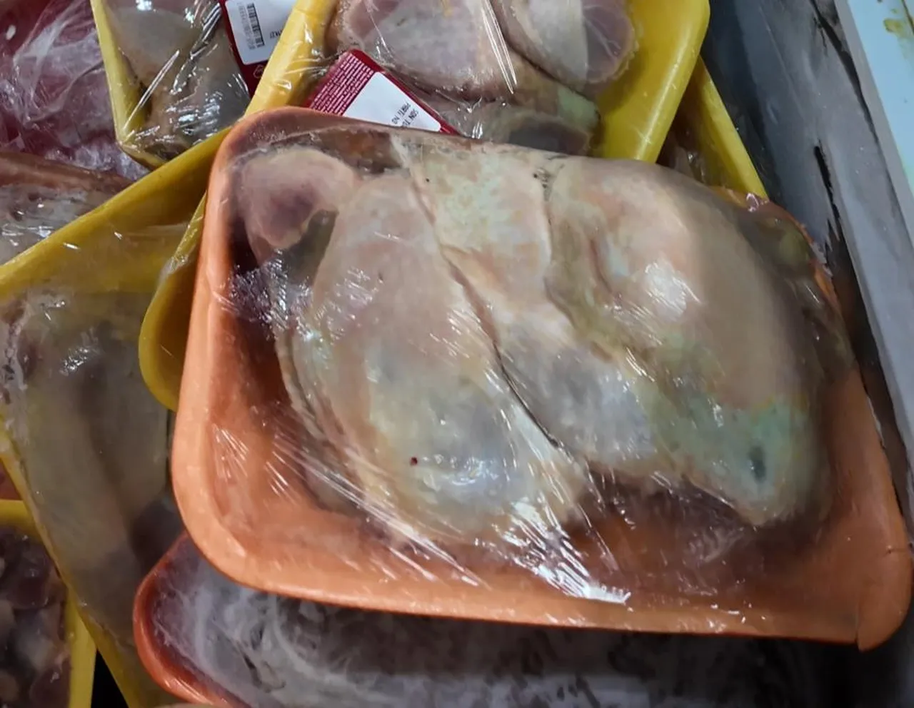 Az kalsın soframıza gelecekti! Kilolarca küflenmiş et imha edildi