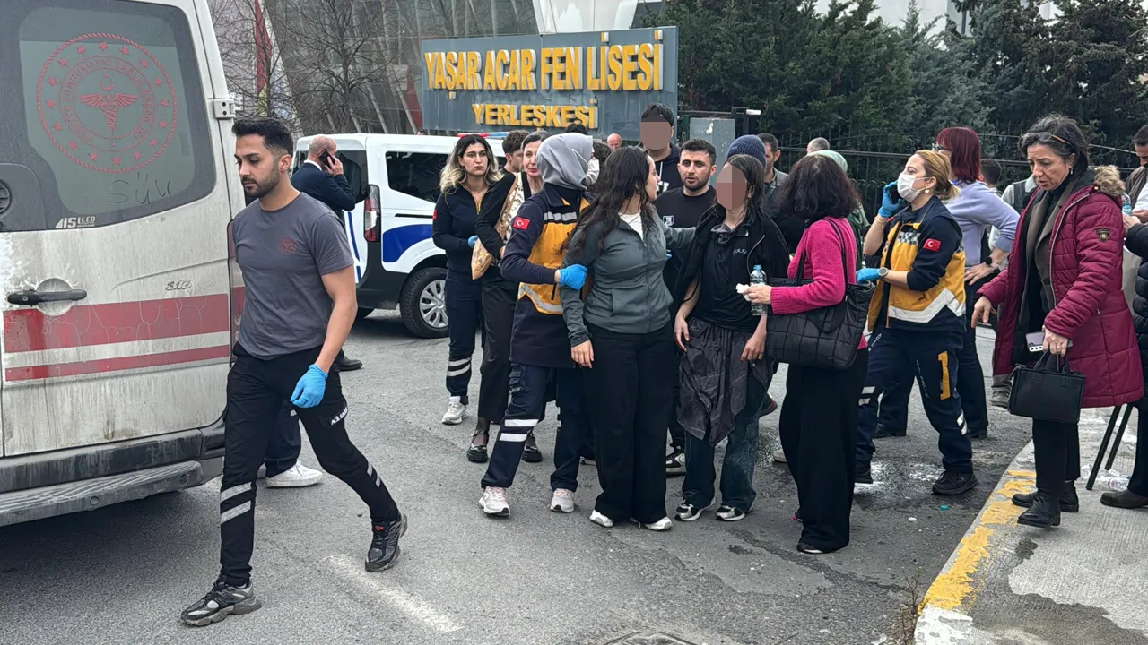 Beylikdüzü'nde lise laboratuvarında deney sırasında patlama: 4 öğrenci yaralandı