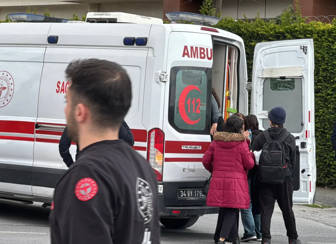 Beylikdüzü'nde lise laboratuvarında deney sırasında patlama: 4 öğrenci yaralandı