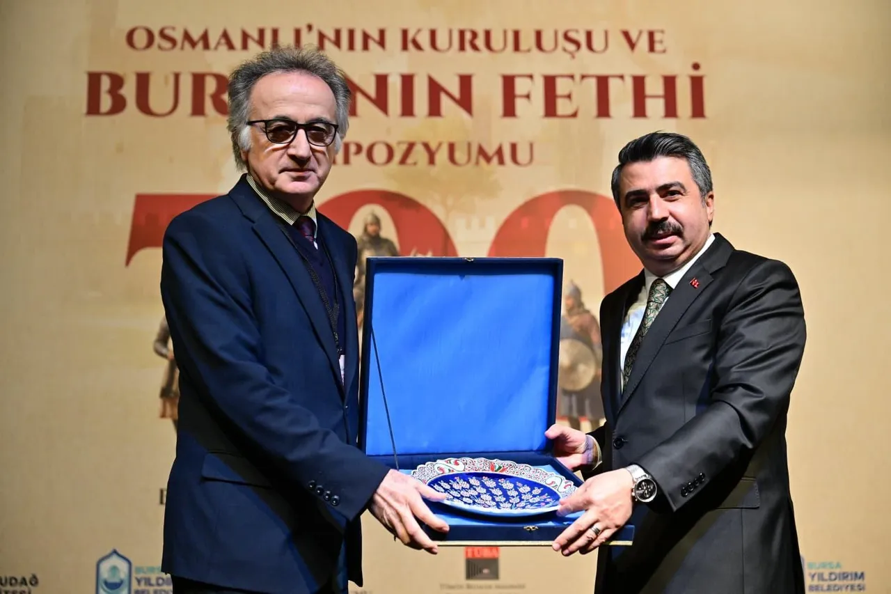 Bursanın fethi 700. yılında tarihçileri bir araya getirdi