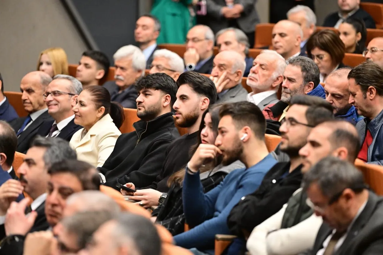 Bursanın fethi 700. yılında tarihçileri bir araya getirdi