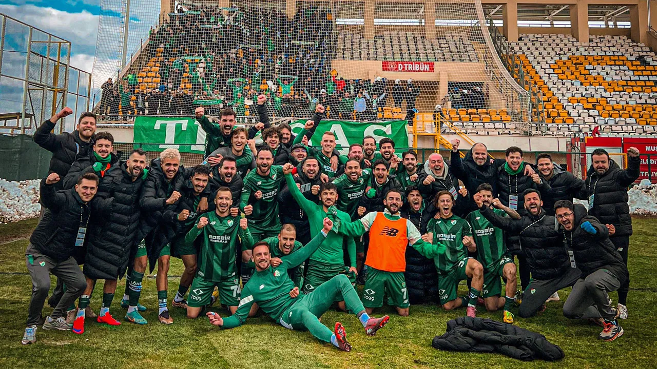 Bursaspor ve Batman Petrolspor bir üst lige çok yakın!