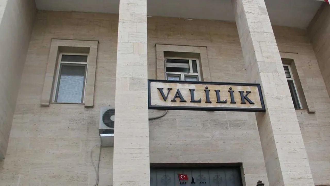 Diyarbakır'da sivil polis aracının geçişi sırasında EYP patladı! Valilik'ten açıklama