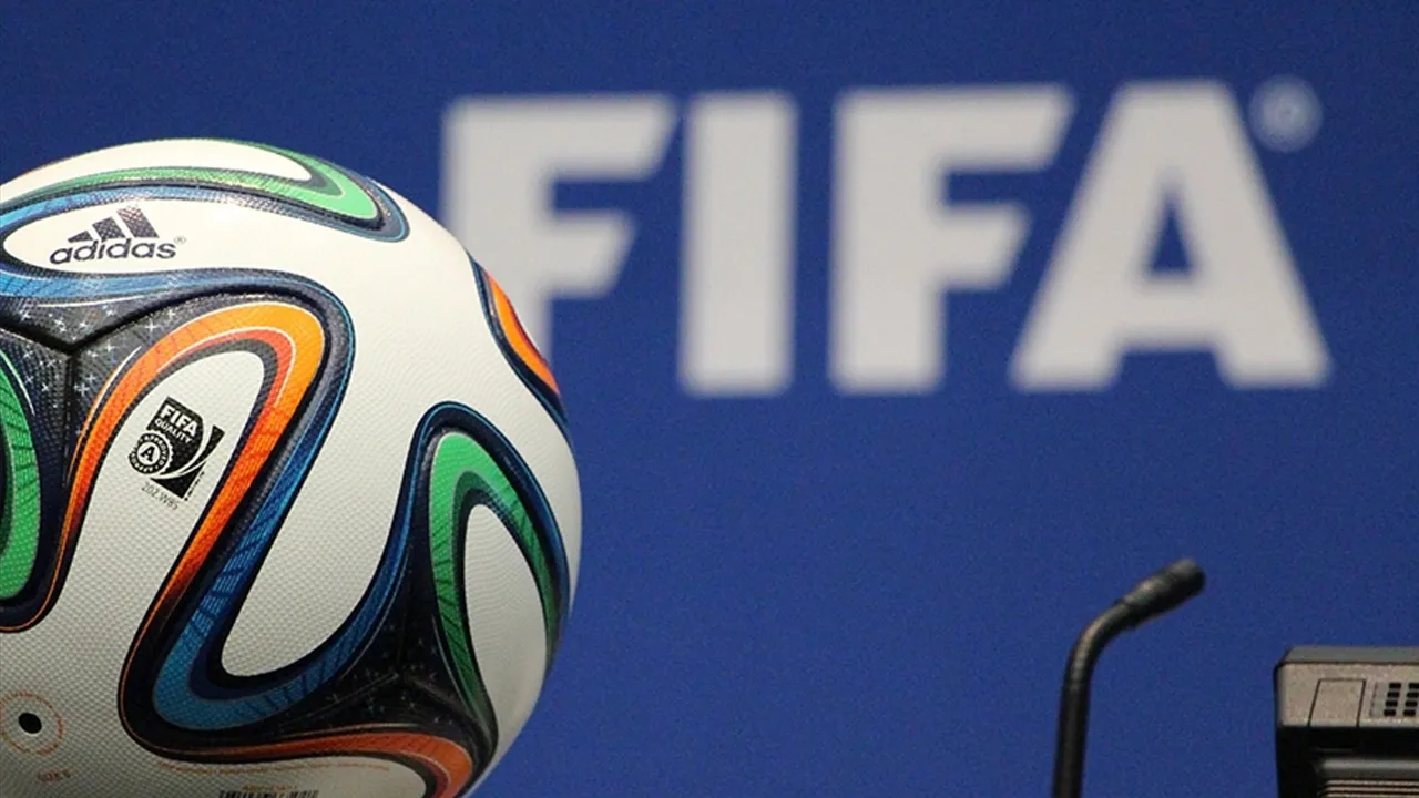 FIFA'dan 2 Türk kulübüne transfer yasağı: Ceza sonrası ilk açıklama geldi