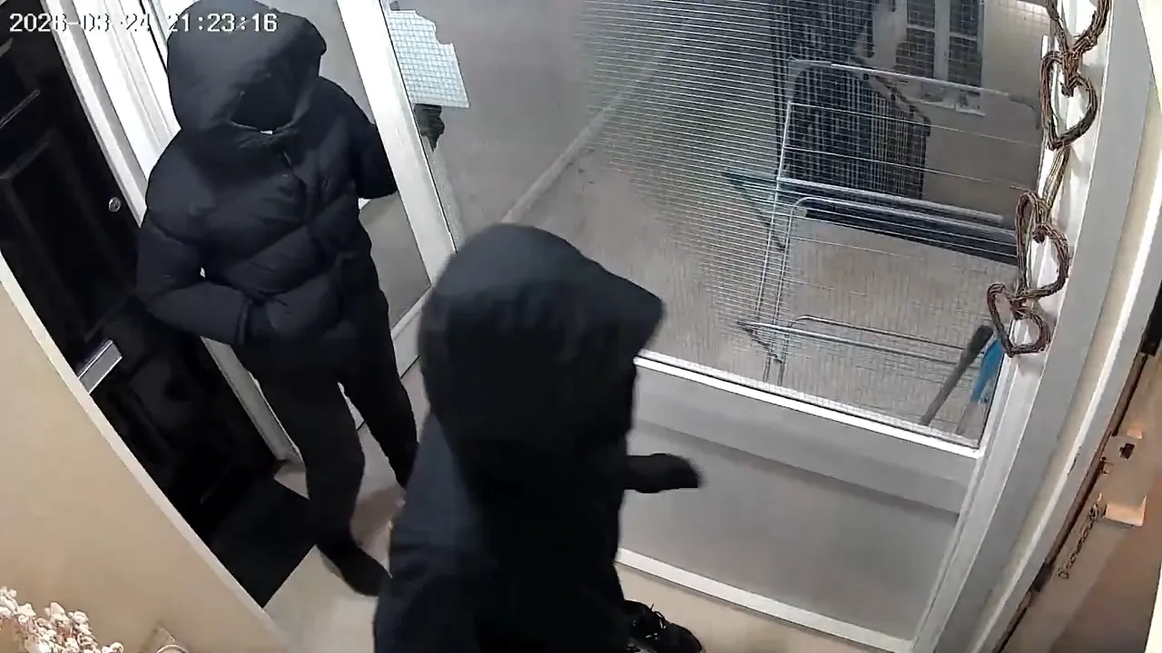 Londrada Türk aileye korkutan saldırı! Eve kurye kılığında girmeye çalıştılar