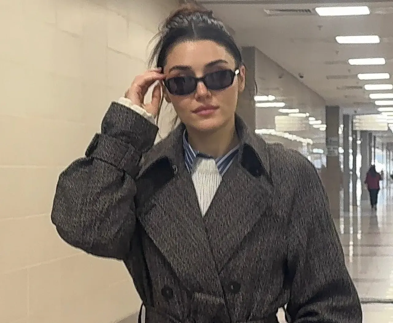 Türkiyeye dönen Hande Erçel gözaltına alındı!