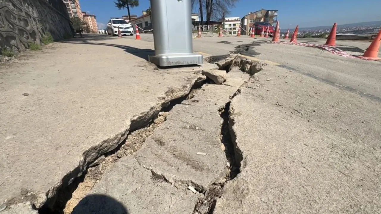 Valilik konutu tehlikede! Güvenlik önlemleri alındı, çatlaklar ilerliyor