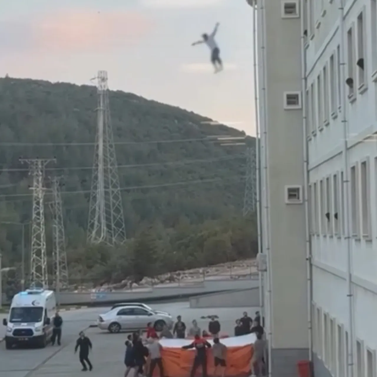 Yurtta intihar etti! Hava yastığı açılmadı iddiası gündem oldu, AFAD il müdürlüğüne soruşturma açıldı