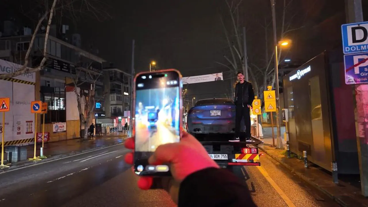 Altındaki milyonluk arabaya güvendi! Verdiği cevap 'pes' dedirtti