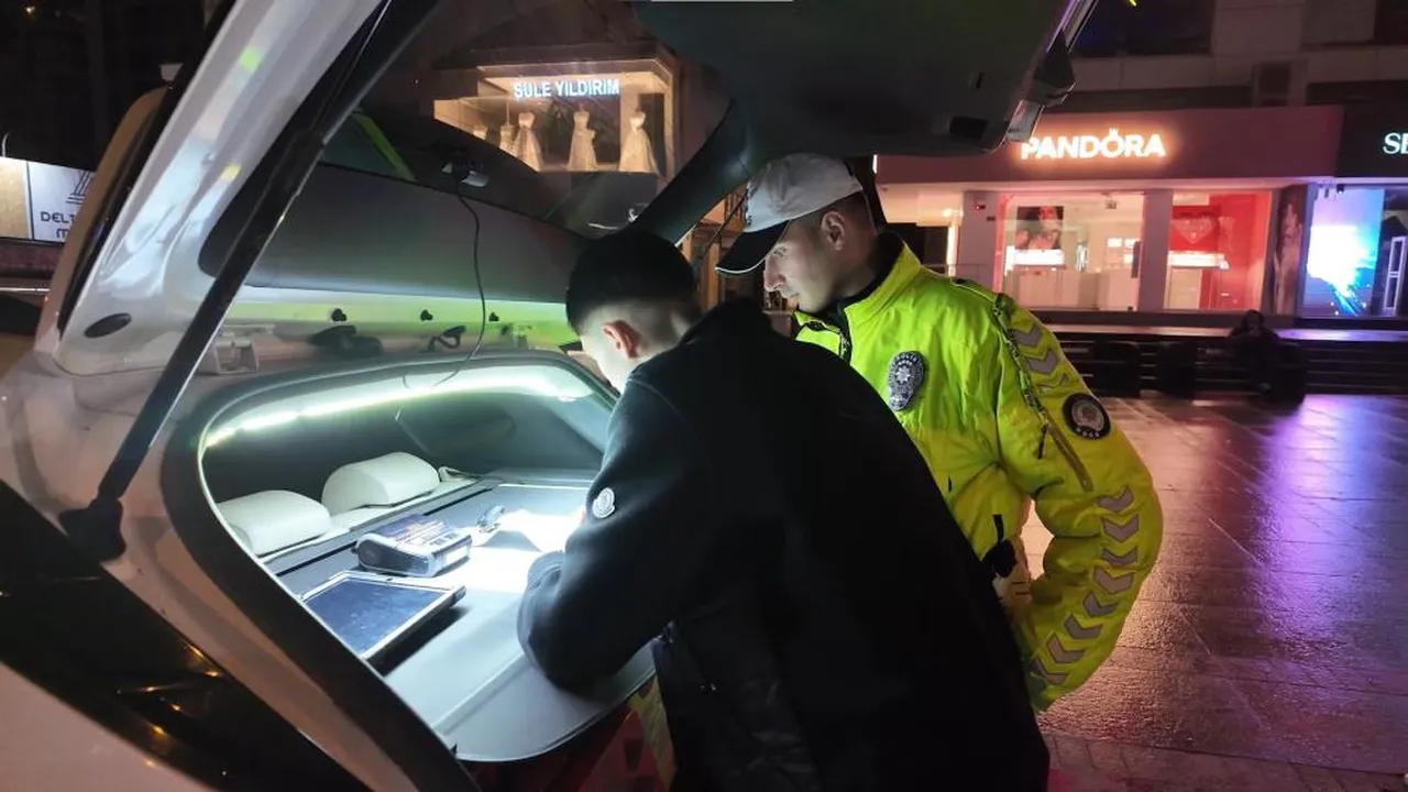 Altındaki milyonluk arabaya güvendi! Verdiği cevap 'pes' dedirtti