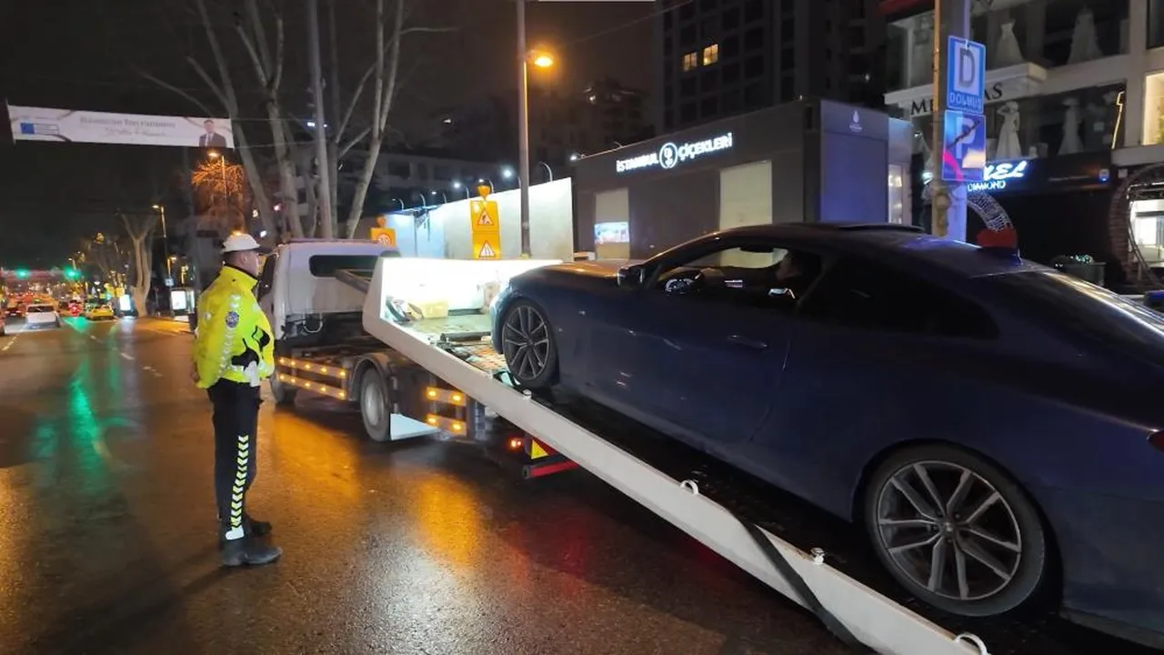 Altındaki milyonluk arabaya güvendi! Verdiği cevap 'pes' dedirtti