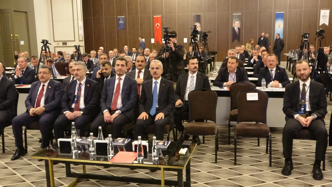 Bakan tek tek güzergahı açıkladı: Samsun'dan başlayıp Sarp'tan çıkacak!