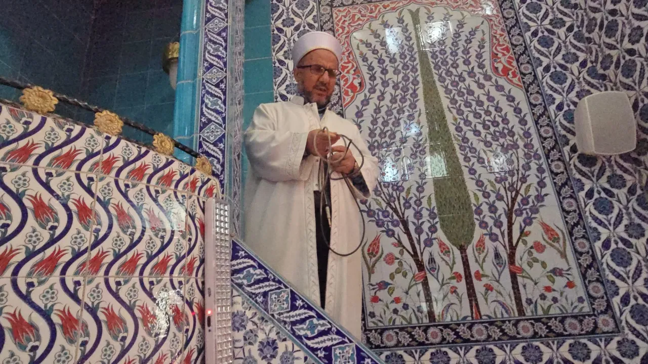 Camide hırsızlık kamerada! “Bu daha başlangıç” dedi, ekipler harekete geçti