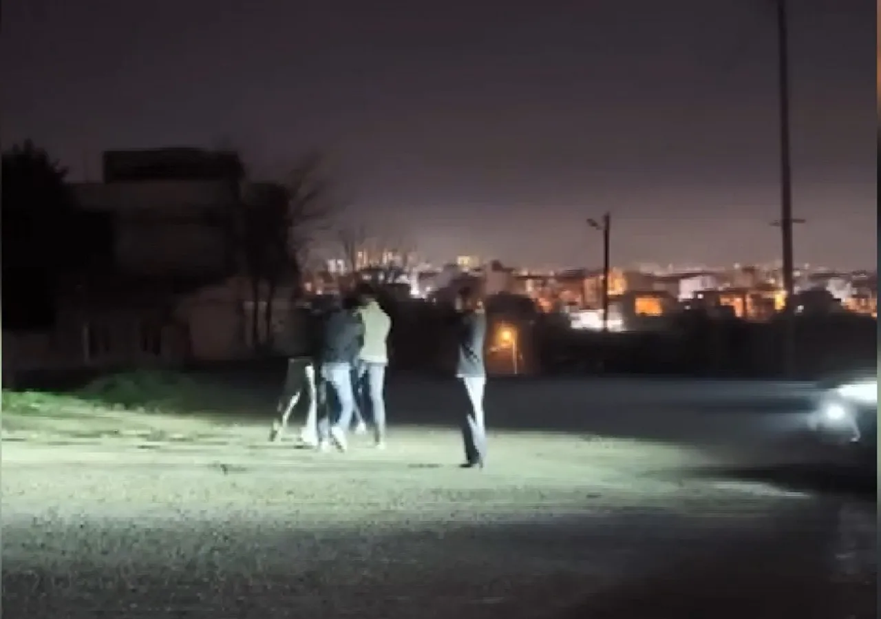 Dayak ortasında evlilik teklifi! Panik anları mutlulukla bitti