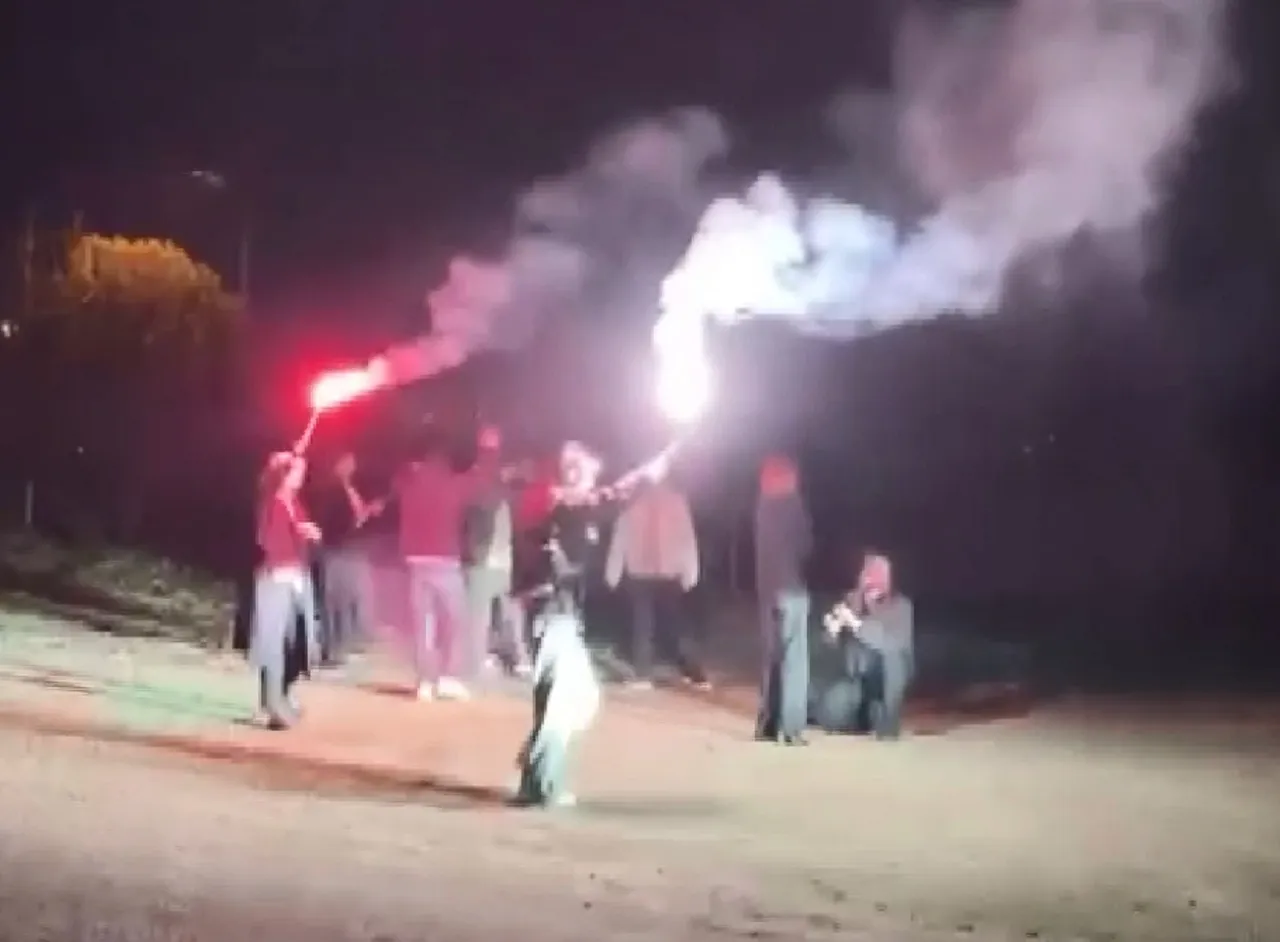 Dayak ortasında evlilik teklifi! Panik anları mutlulukla bitti