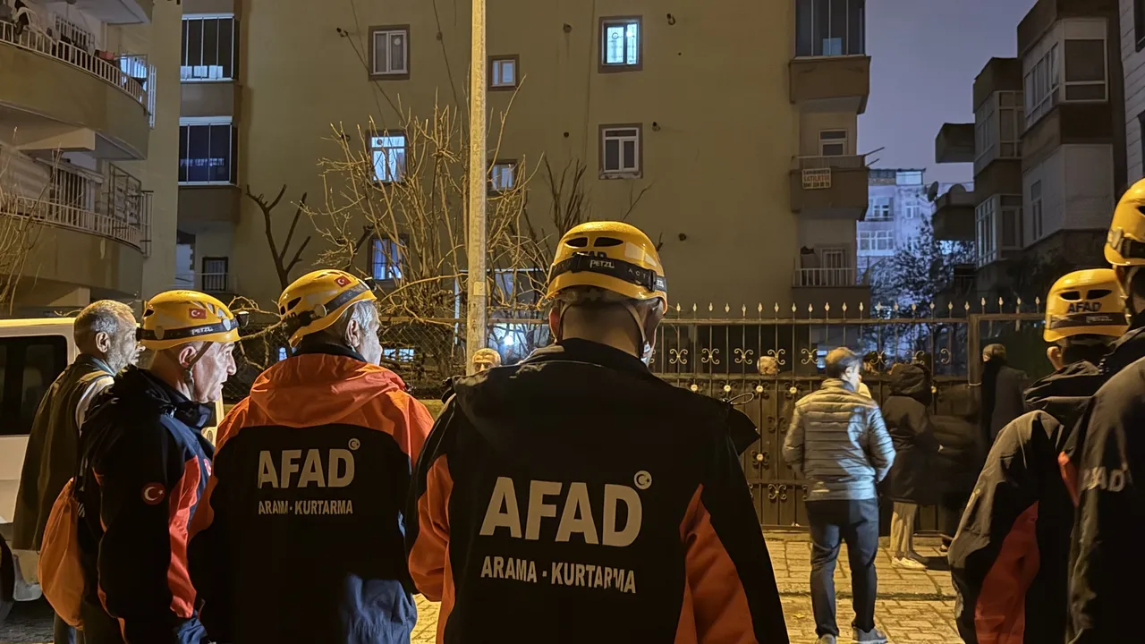 Diyarbakırda korkutan gece! Apartmandan gelen ses 51 kişiyi evinden etti