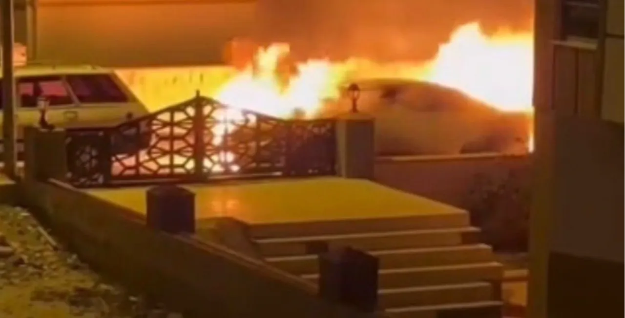 Gaziantep'te park halindeki lüks otomobil alevlere teslim oldu