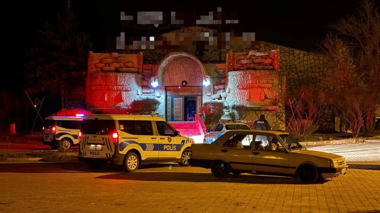 Gece kulübünde kan aktı! Kavgayı ayırmak isteyen çalışan hastanelik oldu