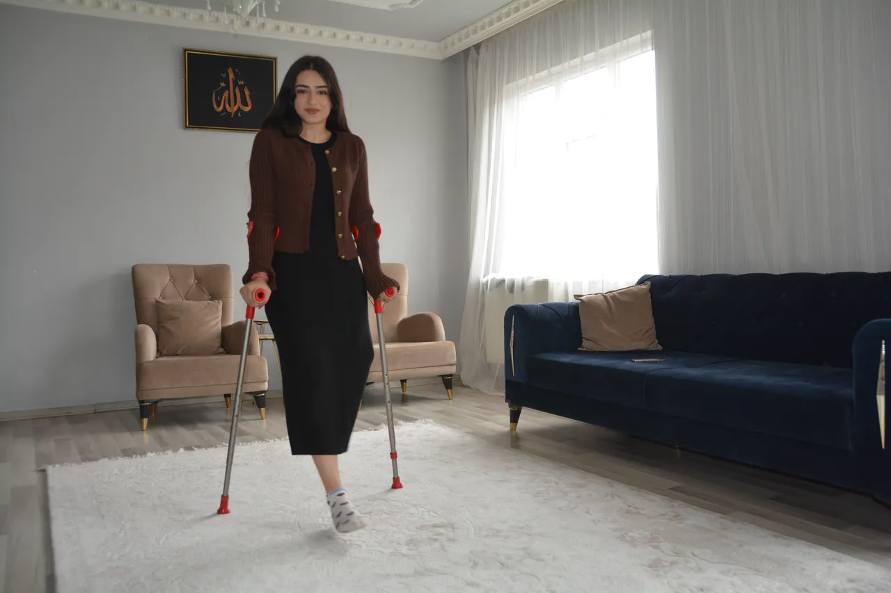 Hastalığına rağmen yılmadı! Üniversiteli Şevin'in tek hayali var