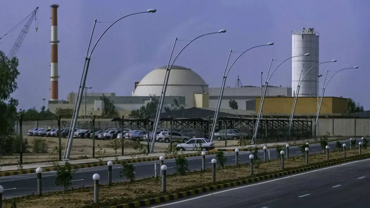 İran'da nükleer enerji santrali sahasına füze isabet etti