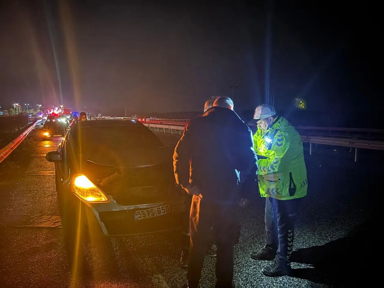 Lüleburgaz'da zincirleme kaza! 4 araç birbirine girdi, yaralılar var