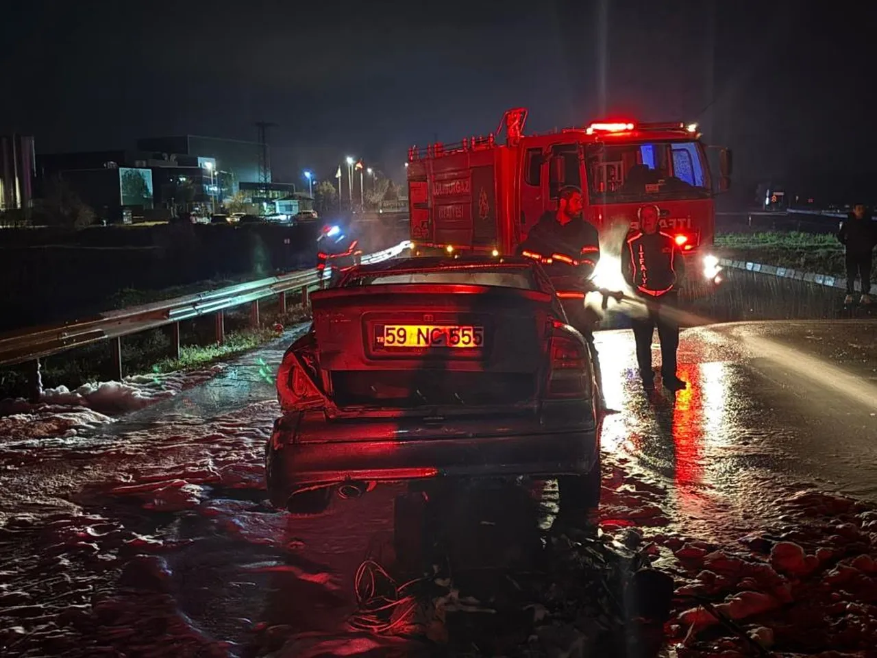 Lüleburgaz'da zincirleme kaza! 4 araç birbirine girdi, yaralılar var