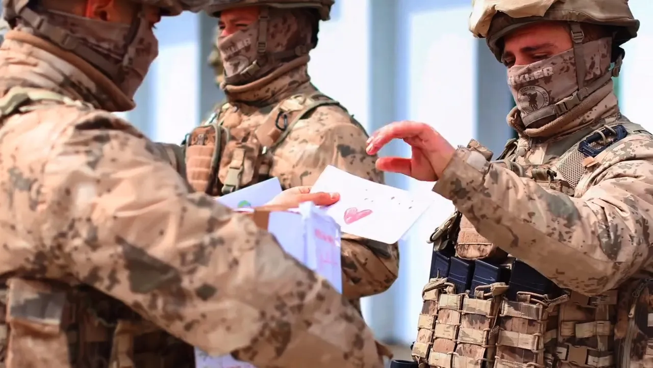 Samsundan Şırnaka gönül köprüsü: Minik eller yazdı, Katoda Mehmetçik duygulandı!