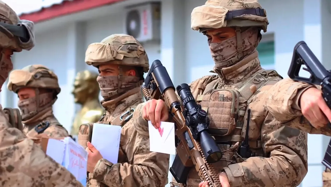 Samsundan Şırnaka gönül köprüsü: Minik eller yazdı, Katoda Mehmetçik duygulandı!