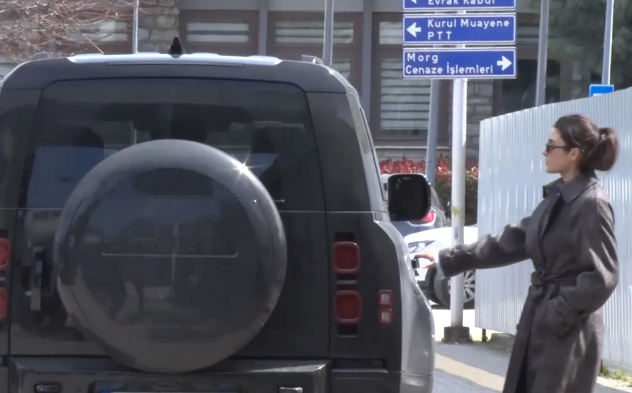 Hande Erçel ifade verdi