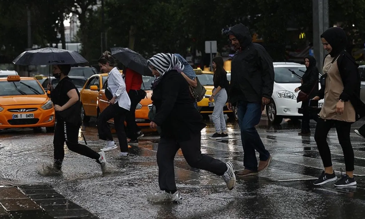 Sıcaklıklar sert düşüşte! Meteoroloji’den 12 il için sarı kodlu alarm: Hafta sonu planı olanlar dikkat