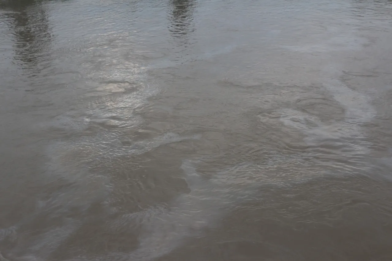 TPAO hattı patladı, Dicle'ye petrol aktı: Cizre'de sular kesildi