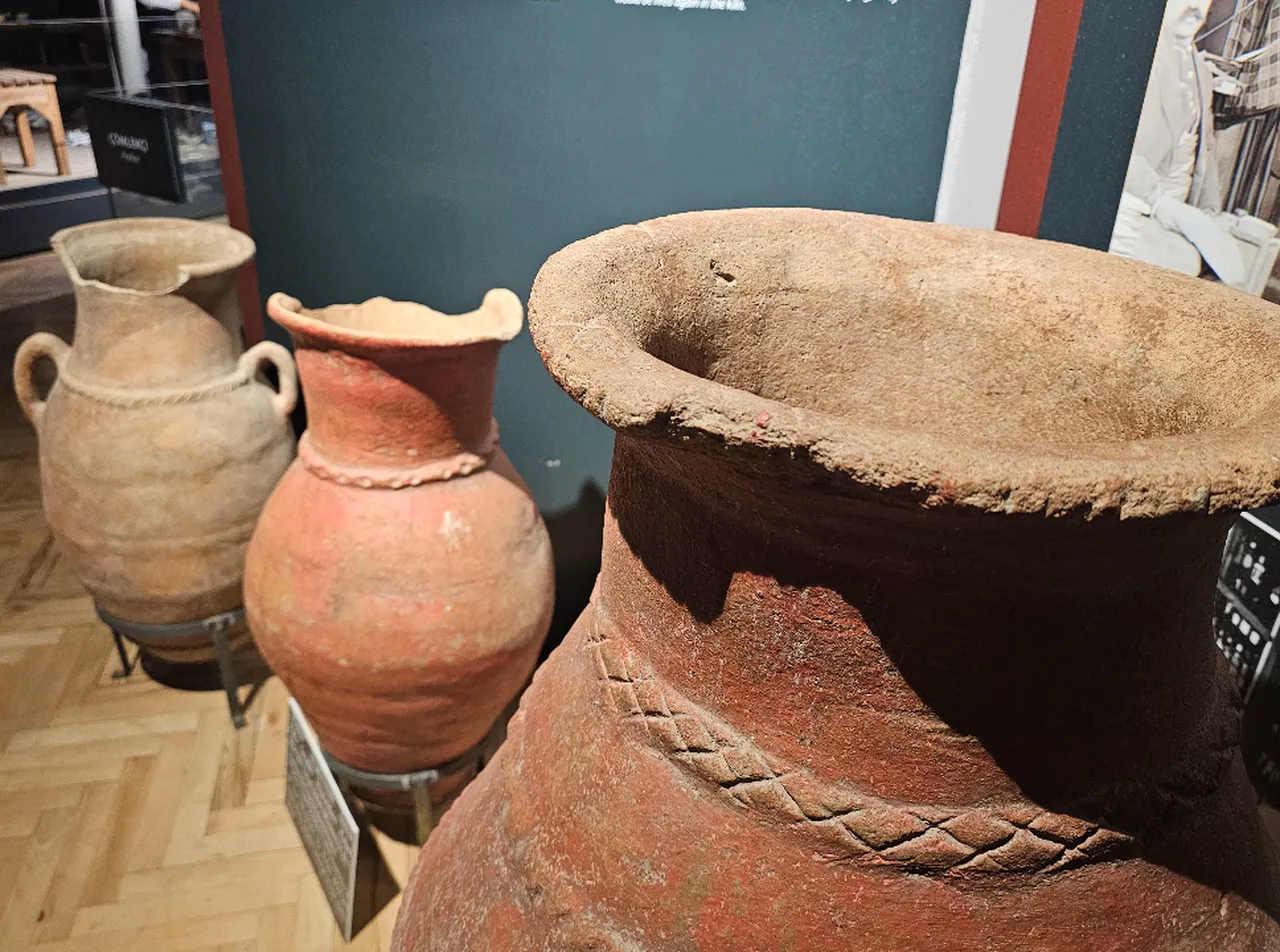 Yerli ve yabancı turistlerin yeni gözdesi: Elazığ Kent Müzesinin asırlık küpleri geçmişe ışık tutuyor