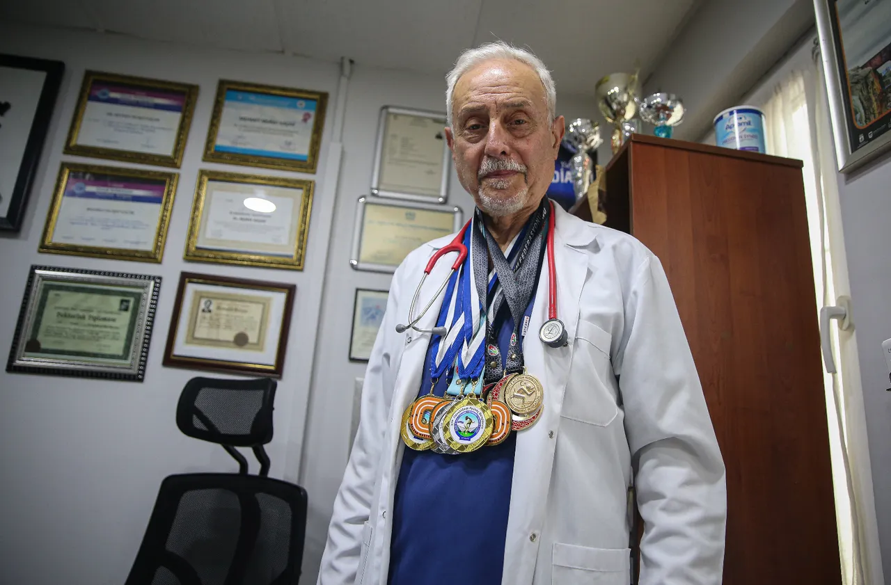 80 yaşındaki doktor pistte madalya peşinde