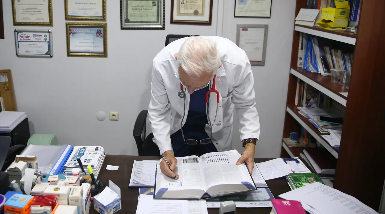 80 yaşındaki doktor pistte madalya peşinde